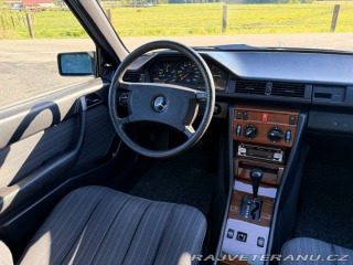 Mercedes-Benz 300 W124 300D 80kW 1986