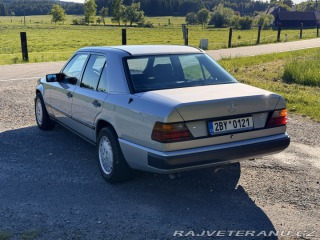 Mercedes-Benz 300 W124 300D 80kW 1986