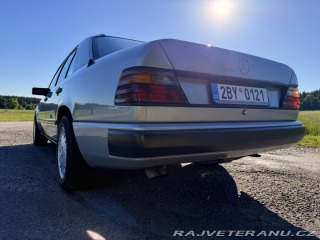 Mercedes-Benz 300 W124 300D 80kW 1986