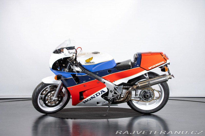 Honda RC 30