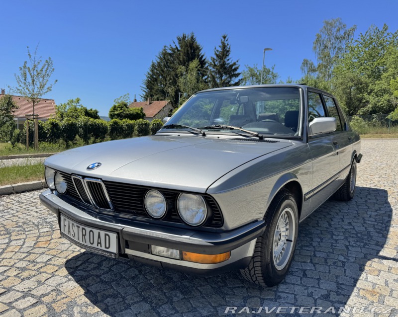 BMW 5 E28 520i shadowline