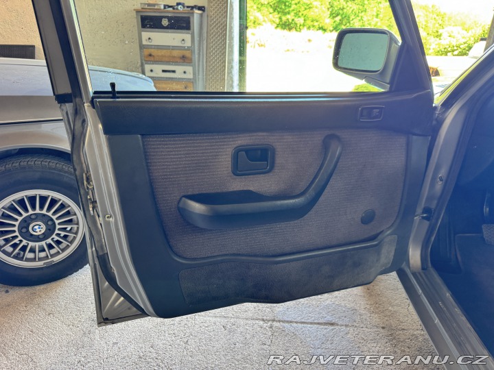 BMW 5 E28 520i shadowline 1987