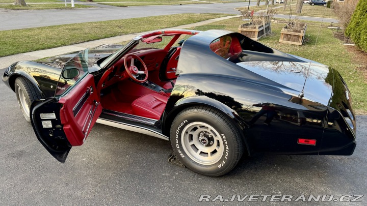 Chevrolet Corvette 5 speed manual, L82 1977