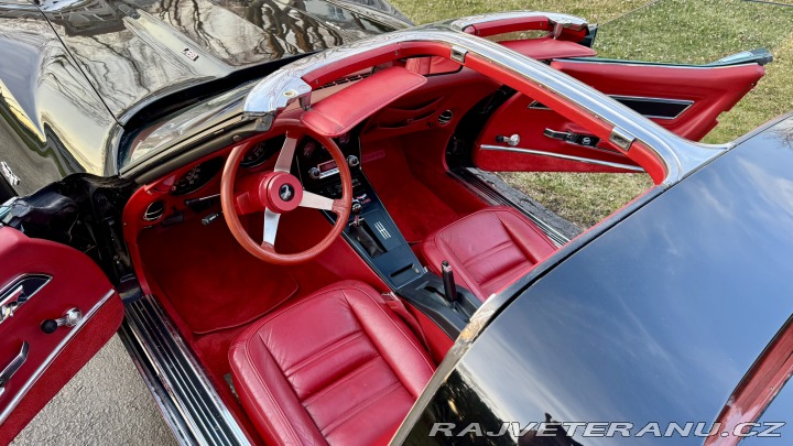 Chevrolet Corvette 5 speed manual, L82 1977