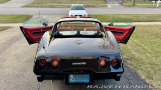 Chevrolet Corvette 5 speed manual, L82 1977