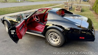 Chevrolet Corvette 5 speed manual, L82 1977
