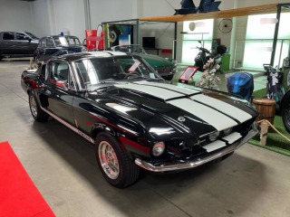   Shelby GT500 replika