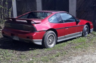 Pontiac Fiero 1986