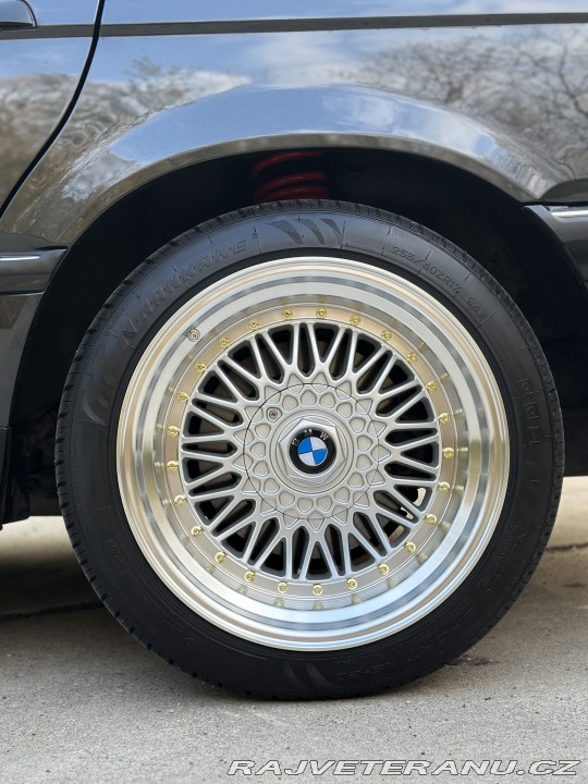 BMW 7 E32 750iL 1988