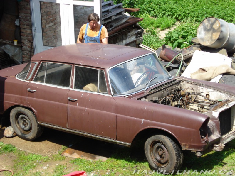Mercedes-Benz 220 W111 220S 220D