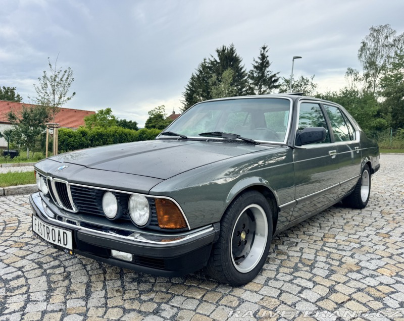 BMW 7 E23 732iA delphingrau