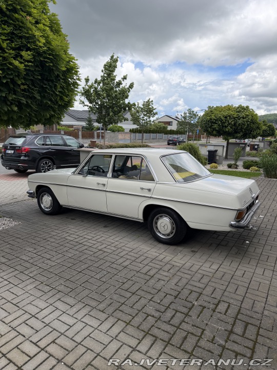 Mercedes-Benz 200 W115 1973