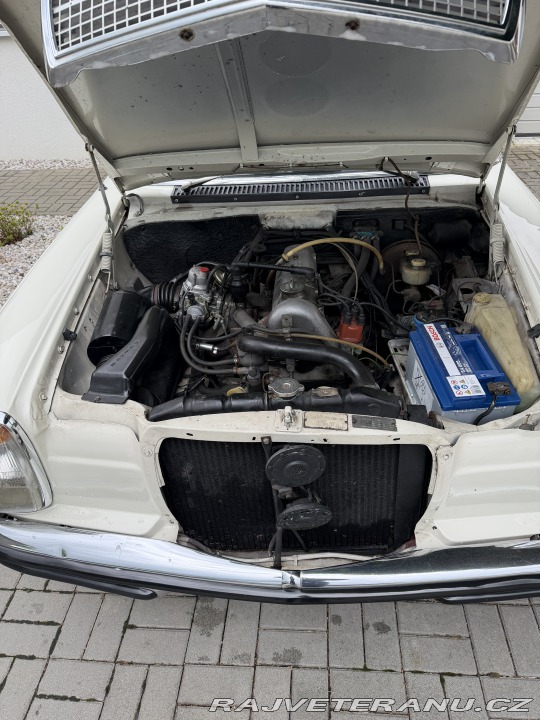 Mercedes-Benz 200 W115 1973
