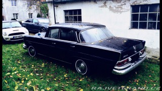 Mercedes-Benz S W111 220S