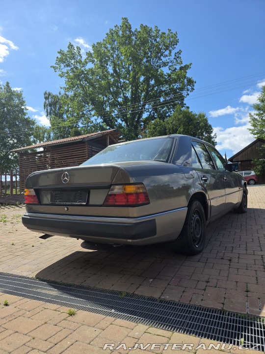 Mercedes-Benz 200 200E W124 1990