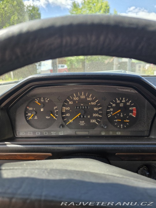 Mercedes-Benz 200 200E W124 1990