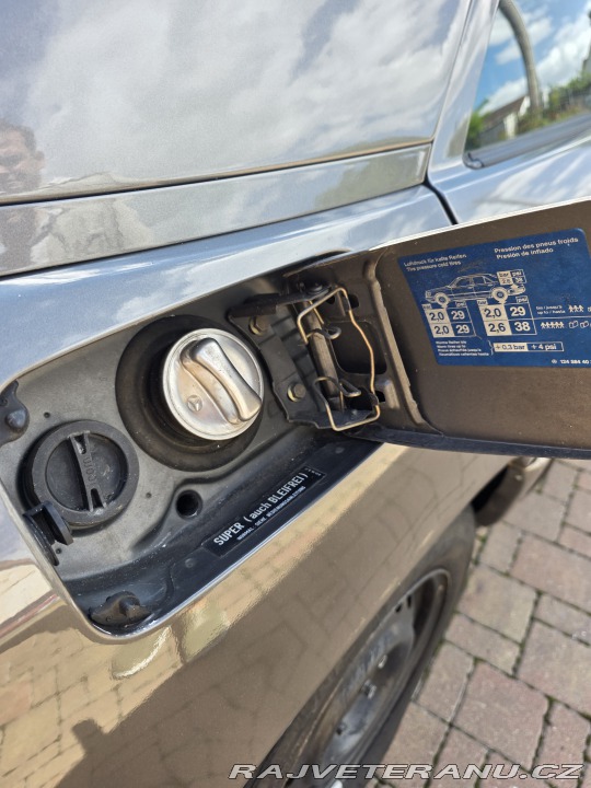 Mercedes-Benz 200 200E W124 1990