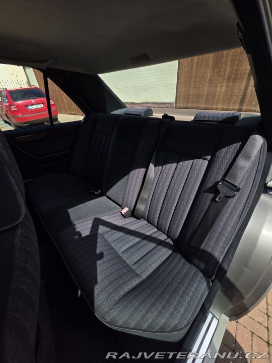 Mercedes-Benz 200 200E W124 1990