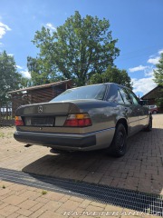 Mercedes-Benz 200 200E W124 1990