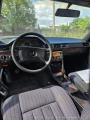 Mercedes-Benz 200 200E W124 1990