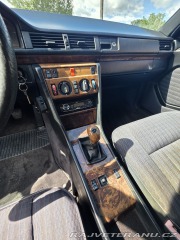Mercedes-Benz 200 200E W124 1990