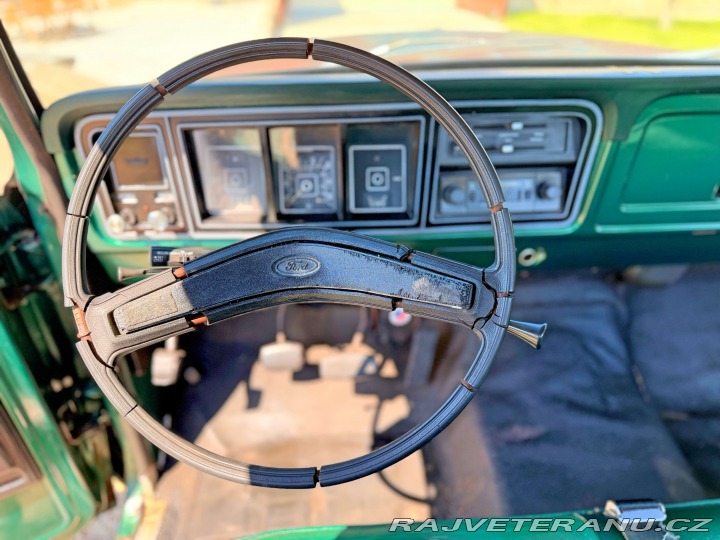 Ford F -100 Custom | 4.9L I6 1977