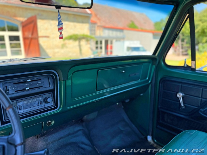 Ford F -100 Custom | 4.9L I6 1977