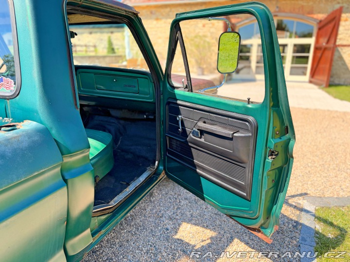 Ford F -100 Custom | 4.9L I6 1977