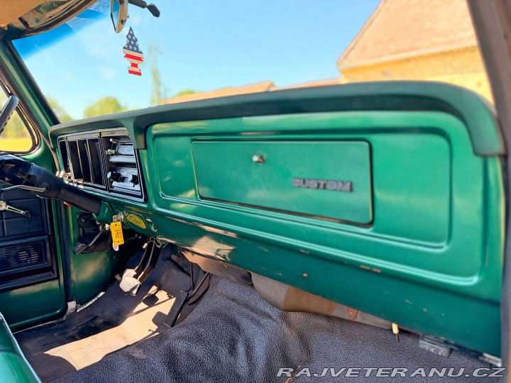 Ford F -100 Custom | 4.9L I6 1977