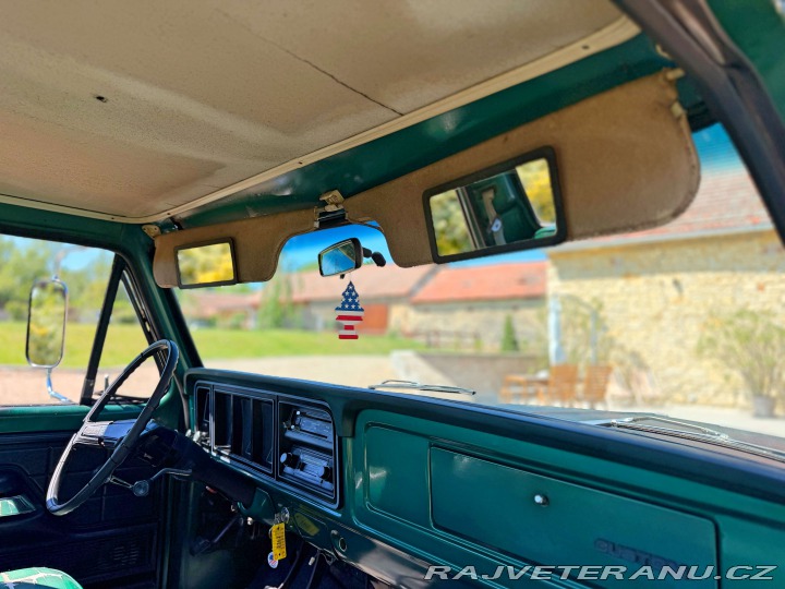 Ford F -100 Custom | 4.9L I6 1977
