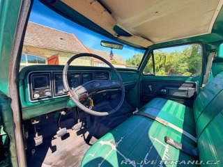 Ford F -100 Custom | 4.9L I6 1977