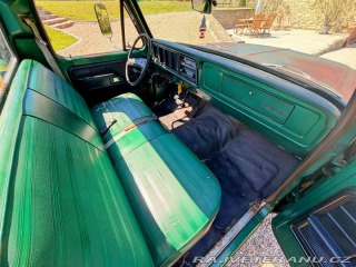 Ford F -100 Custom | 4.9L I6 1977