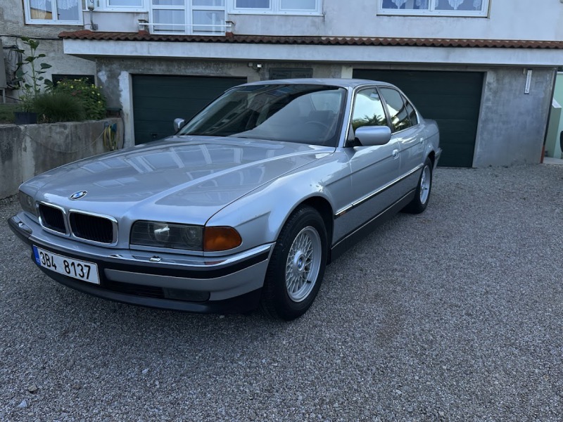 BMW 7 728i (E38)