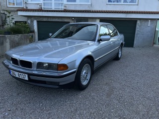 BMW 7 728i (E38)