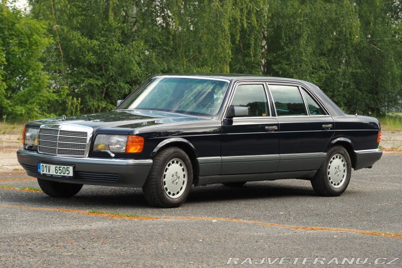 Mercedes-Benz 560 SEL