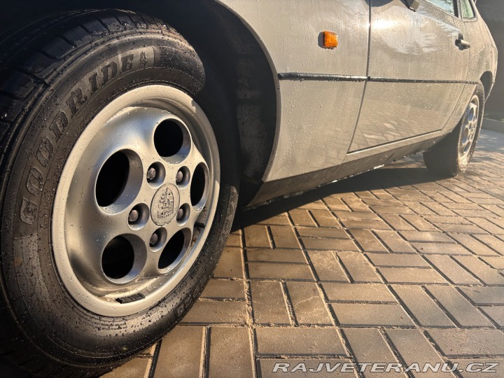 Porsche 924 924 S 1985