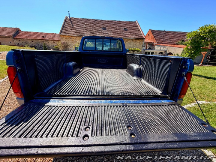 Ford F -150 5.8 V8 4x4 1.majitel 1990