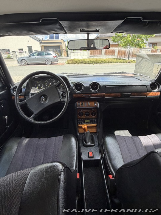 Mercedes-Benz 200 1981