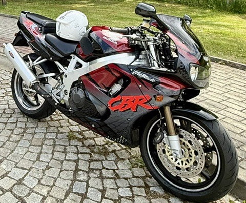 Honda CBR CBR900RR SC28