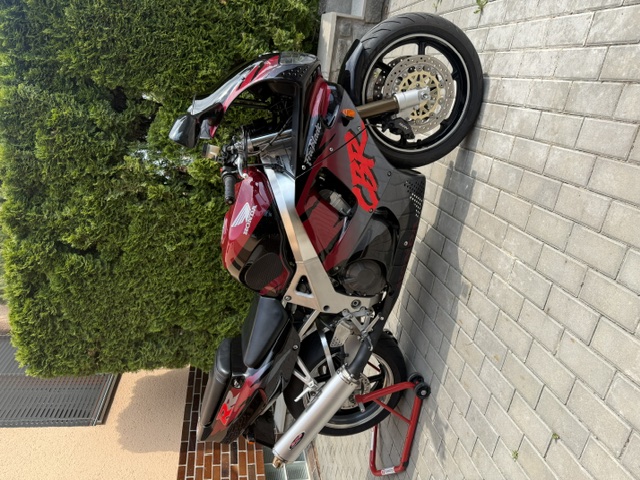 Honda CBR CBR900RR SC28