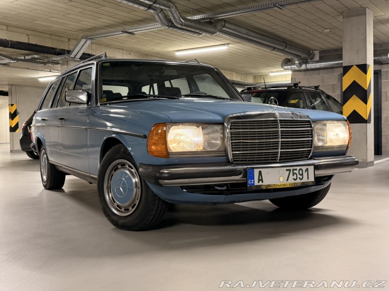 Mercedes-Benz 200 T S123 7míst
