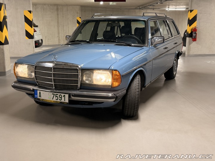 Mercedes-Benz 200 T S123 7míst 1981