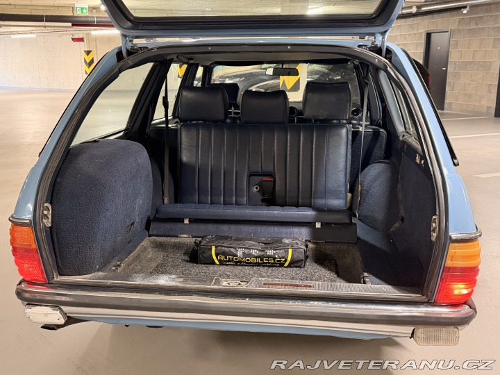 Mercedes-Benz 200 T S123 7míst 1981