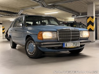 Mercedes-Benz 200 T S123 7míst 1981