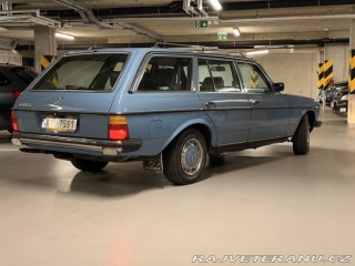 Mercedes-Benz 200 T S123 7míst 1981