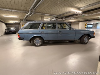 Mercedes-Benz 200 T S123 7míst 1981