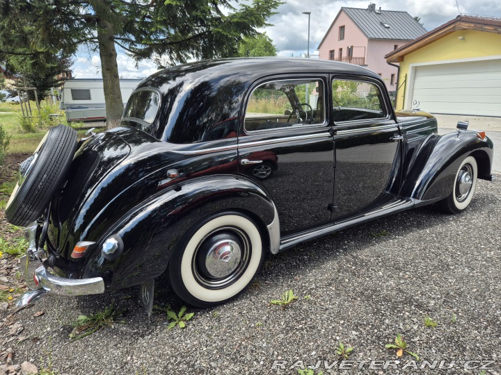 Mercedes-Benz 220 W187 1952