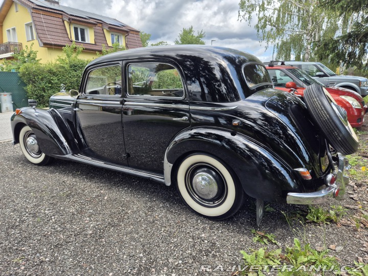 Mercedes-Benz 220 W187 1952