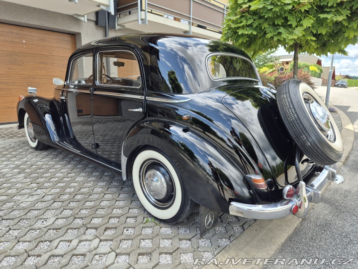 Mercedes-Benz 220 W187 1952