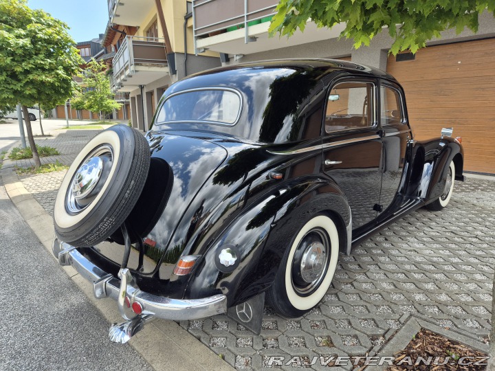Mercedes-Benz 220 W187 1952